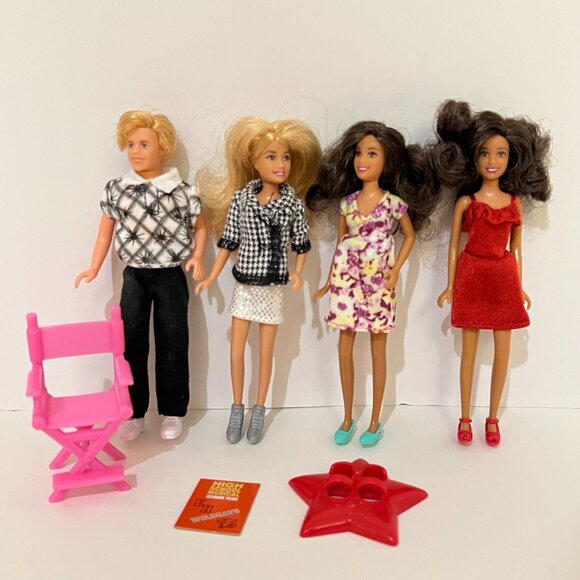 High School Musical East High Yearbook Playset Case with 4 Mini Dolls - Picture 4 of 16